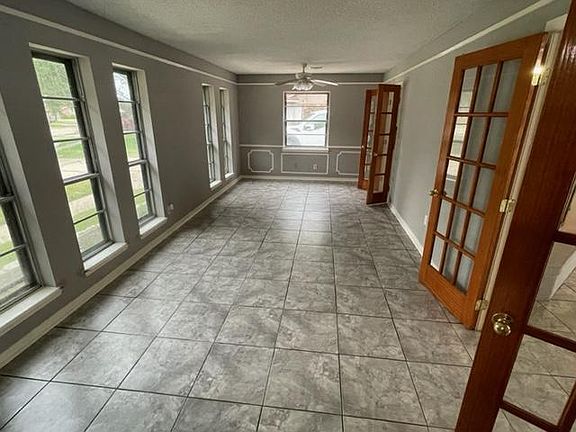 3rd image of 2705 Wilshire Cir