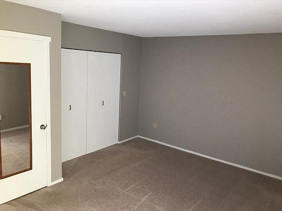 2nd image of 220 Stonefield Dr #83
