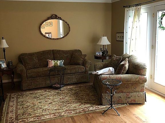 4th image of 608 Essex Ct