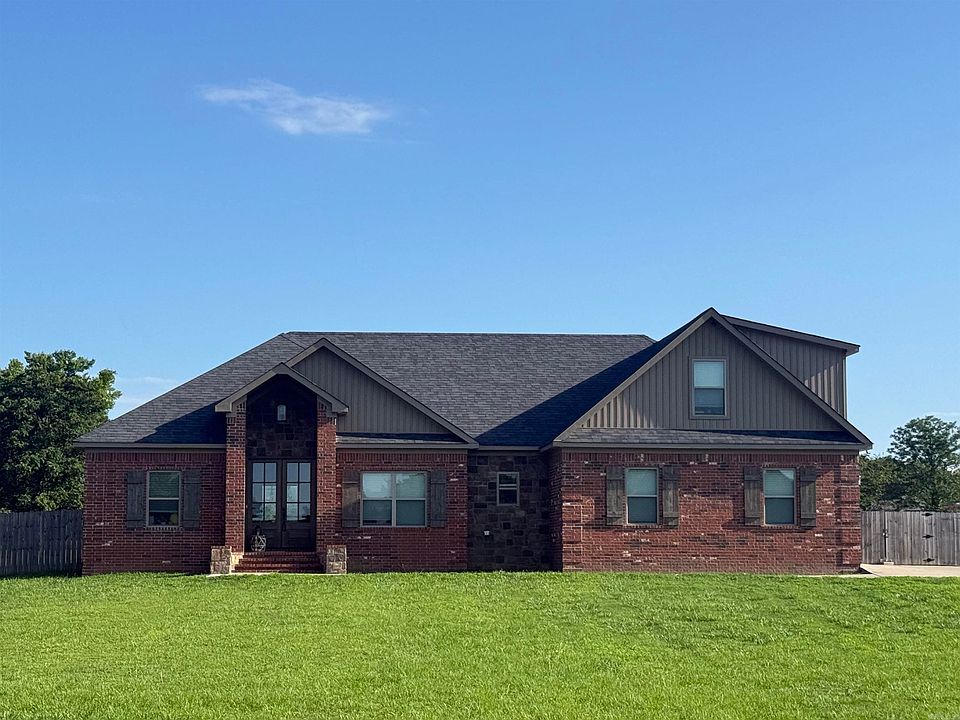 1st image of 85 Marthas Field Dr