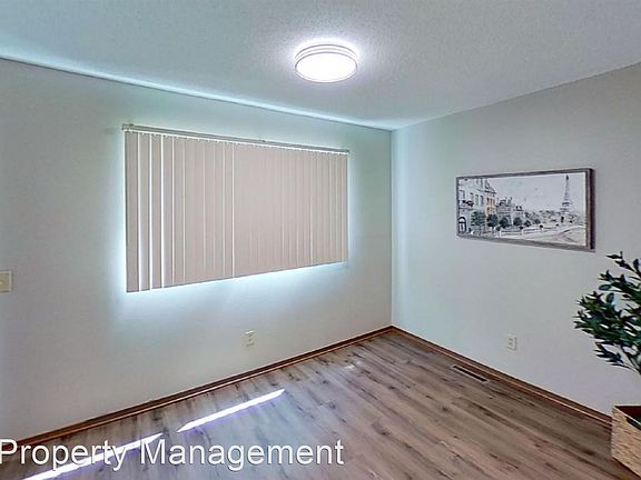 4th image of 608 Carr Dr