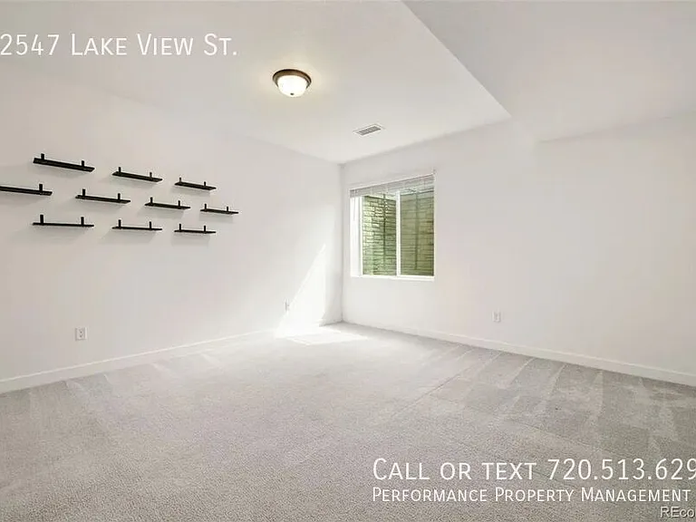 12547 Lake View St — Photo 9