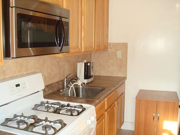 2nd image of 670A Union St #2