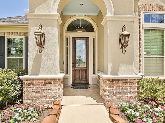 Relax knowing your home is equipped with a 20 KW Generator, front security cameras, motion detector lights and too many extras to mention. WELCOME HOME!