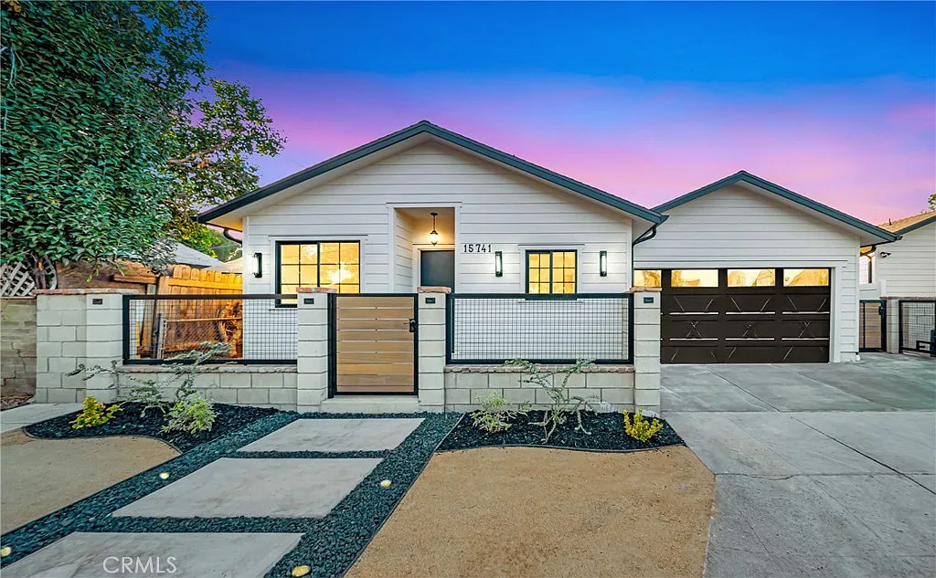 3 bed, 950 sqft, $5,190 — Photo 1