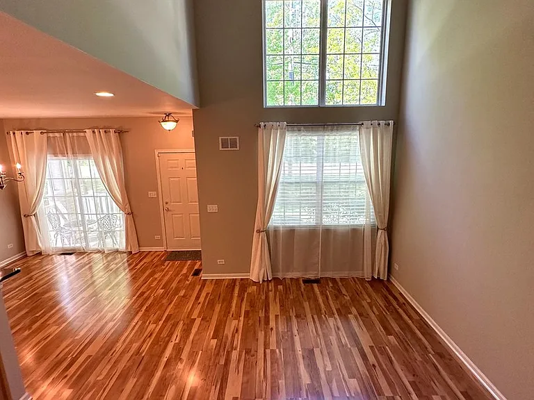 1282 Walnut Glen Dr — Photo 2
