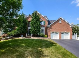 15 Hawk Ct, East Brunswick, NJ 08816