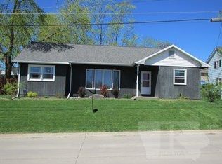 303 S Locust St, Mount Pleasant, IA 52641
