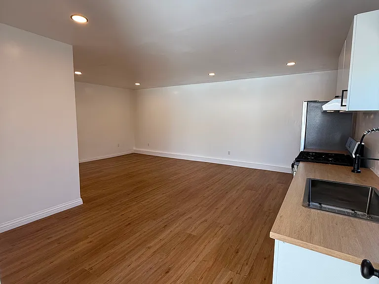 6240 Wiehe Ave #A — Photo 5