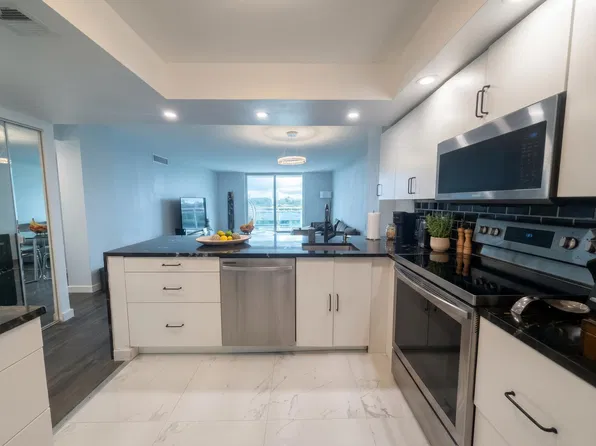 437 Golden Isles Drive #5J, Hallandale Beach, FL 33009