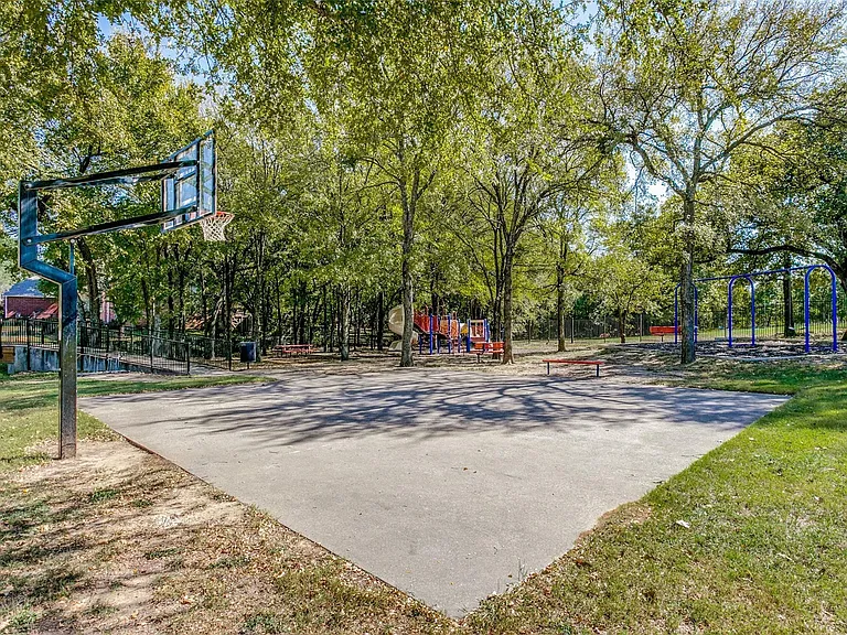 626 Beal Ln — Photo 23