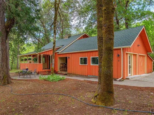 6907 Bear Branch Rd, Rogue River, OR 97537