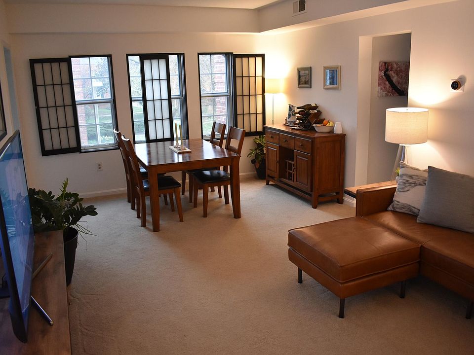 Living / Dining areas and Shoji screens