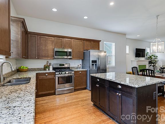 5th image of 104 Meyers Ridge Rd
