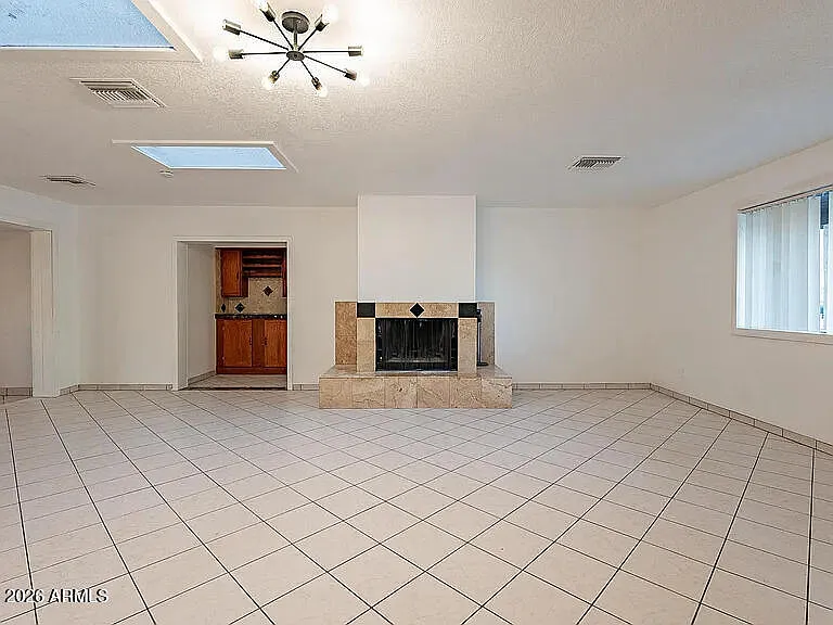 3 bed, 2.0 bath, 1790 sqft, $1,950 — Photo 4