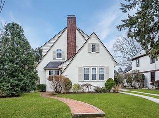 342 Raymond St, Rockville Centre, NY 11570