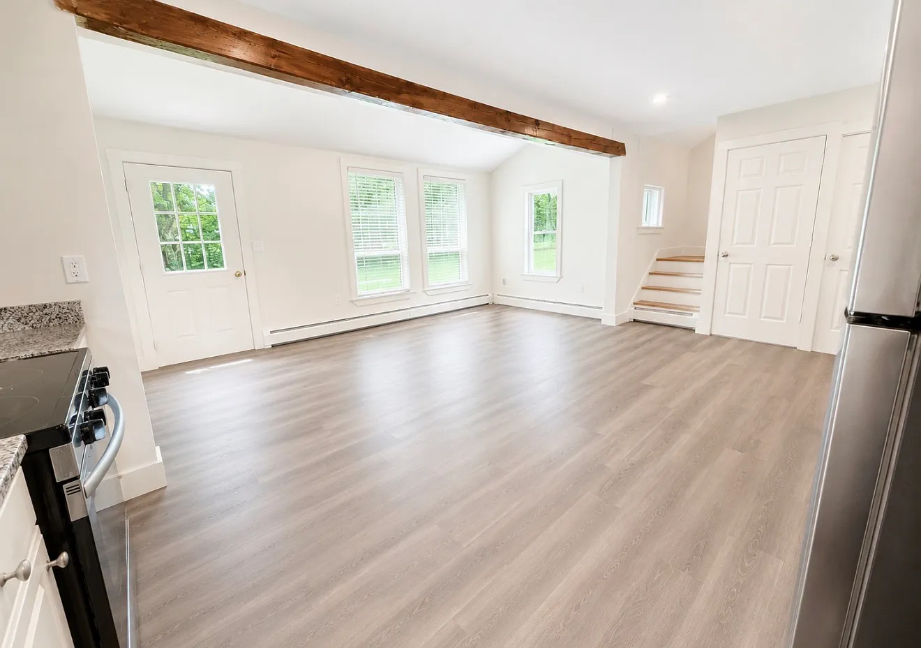 3 bed, 1.5 bath, $2,950 — Photo 3