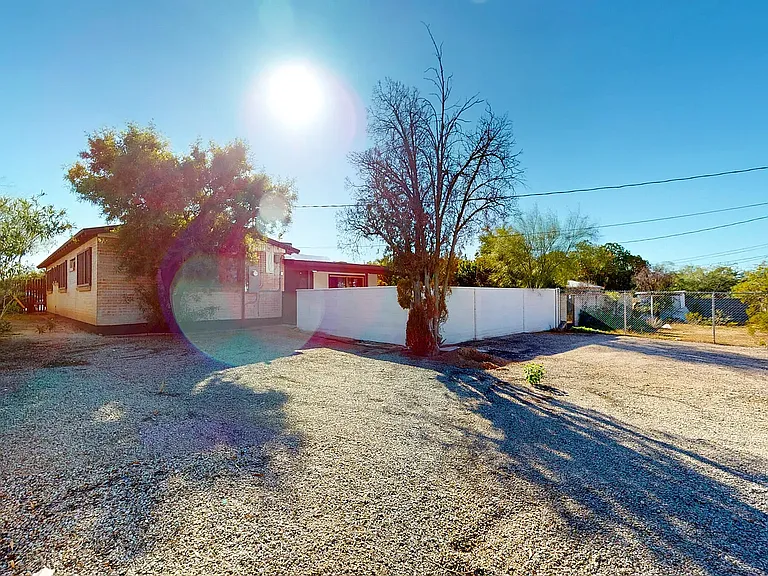1439 E Linden St — Photo 11