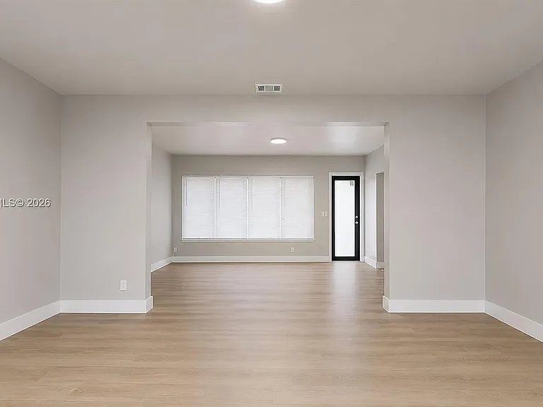 101 W 11th St #8 — Photo 3