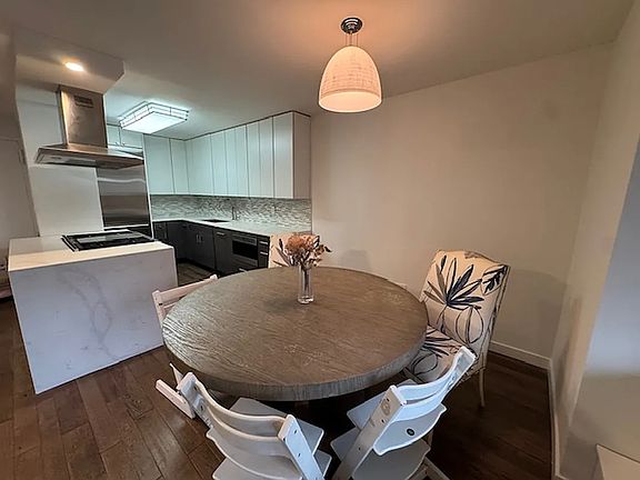 2nd image of 299 Pearl St APT 5G