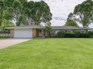 2800 Emling Cir, Brookfield, WI 53005