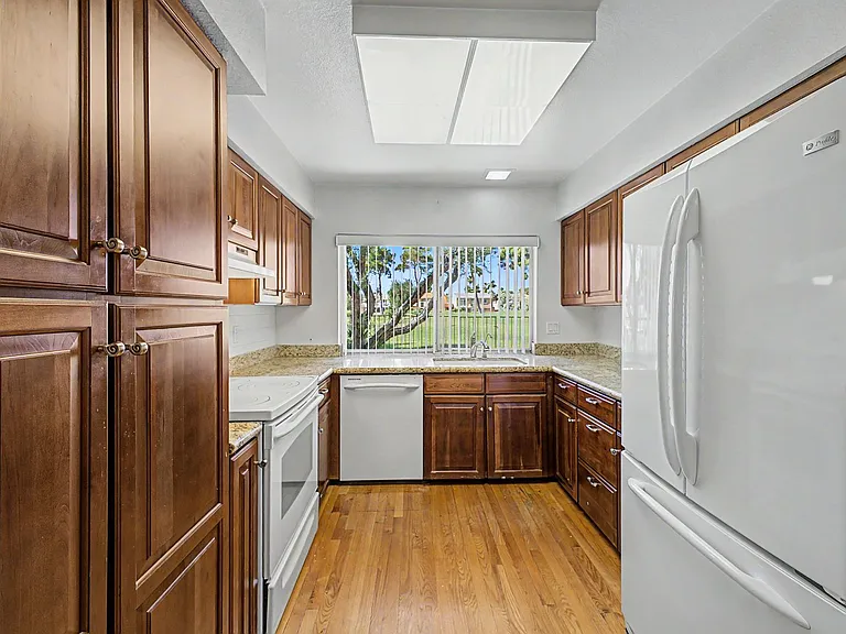 3145 Bel Air Dr — Photo 12