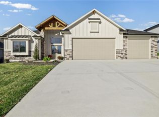 1616 SW 27th St, Lees Summit, MO 64082