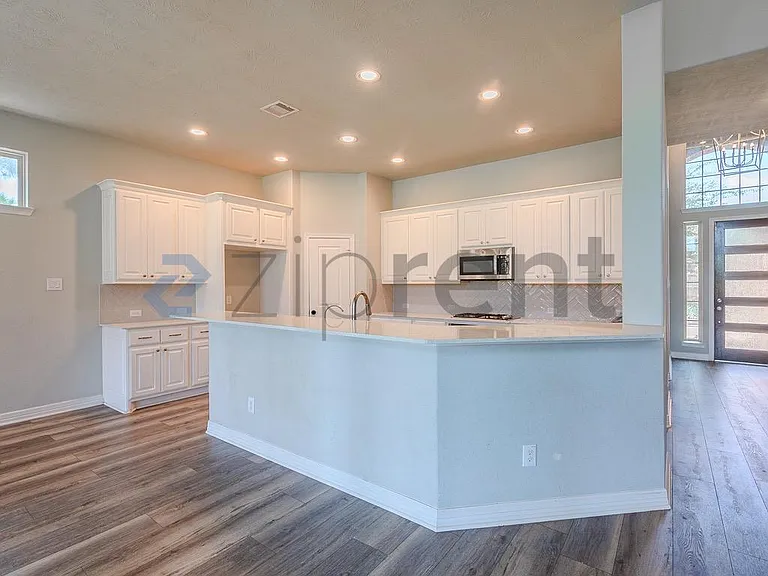 3543 Whitman Dr — Photo 10