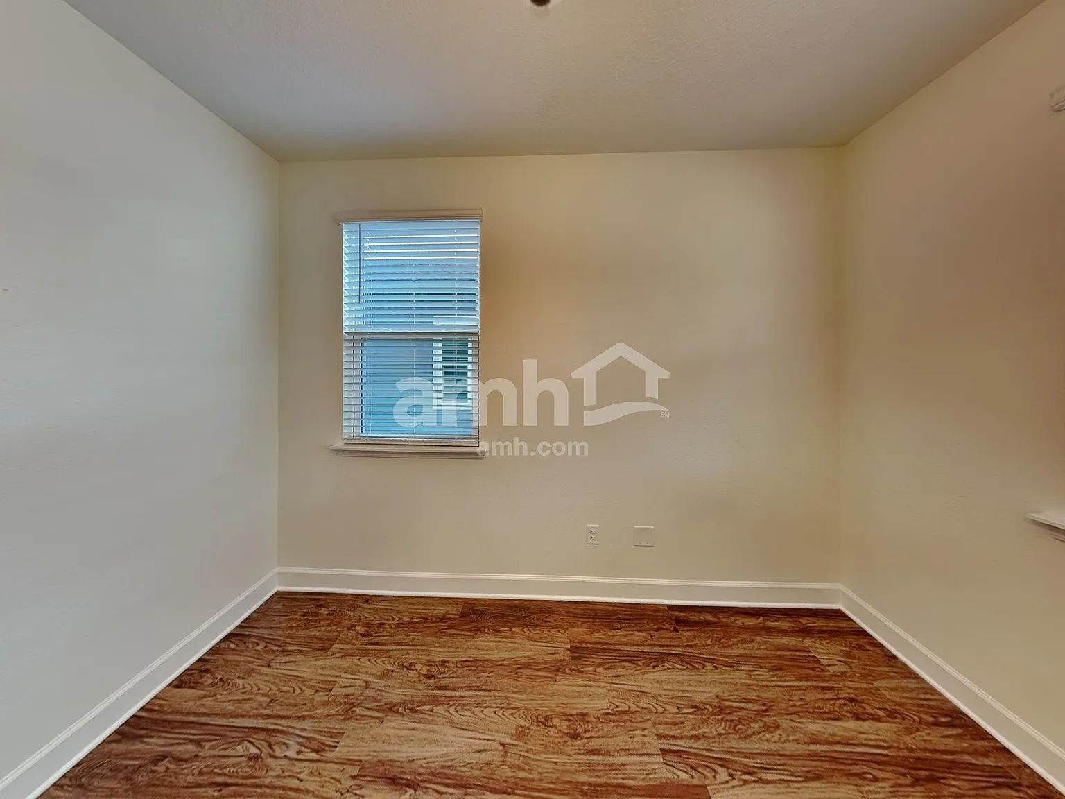 4 bed, 2.5 bath, 2078 sqft, $2,425 — Photo 2