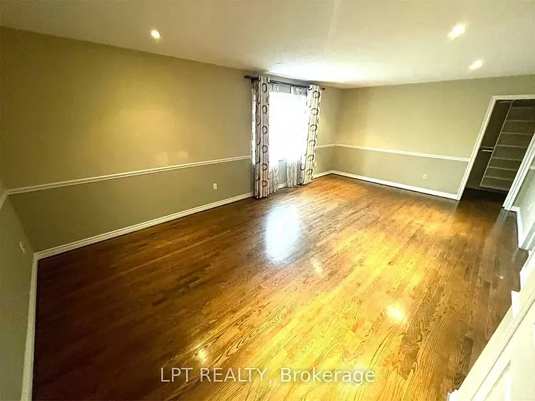 31 Glenayr Rd — Photo 9