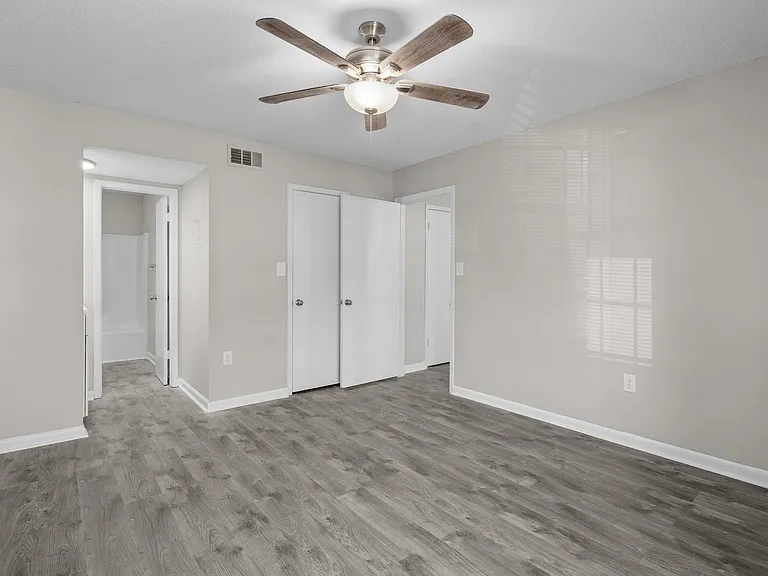 Cedarwood Apartments — Photo 6