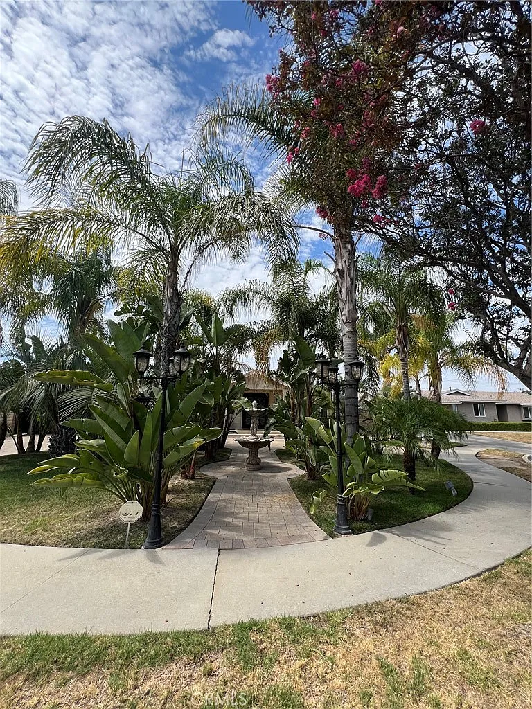 5 bed, 2490 sqft, $8,000 — Photo 2