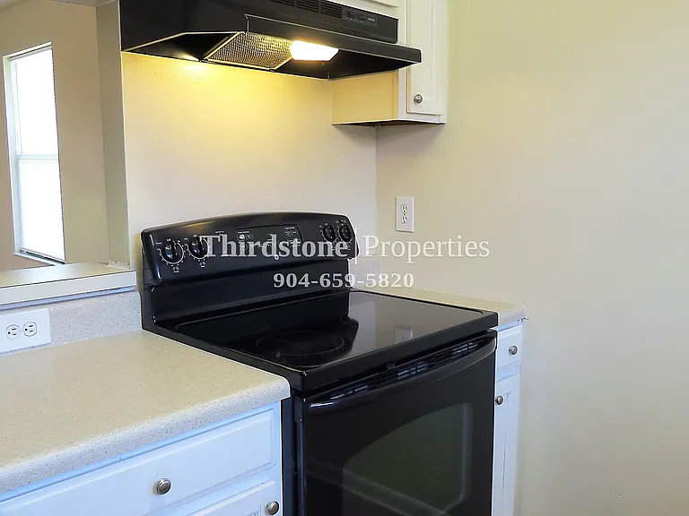 1324 Jefferson Ave #D — Photo 3