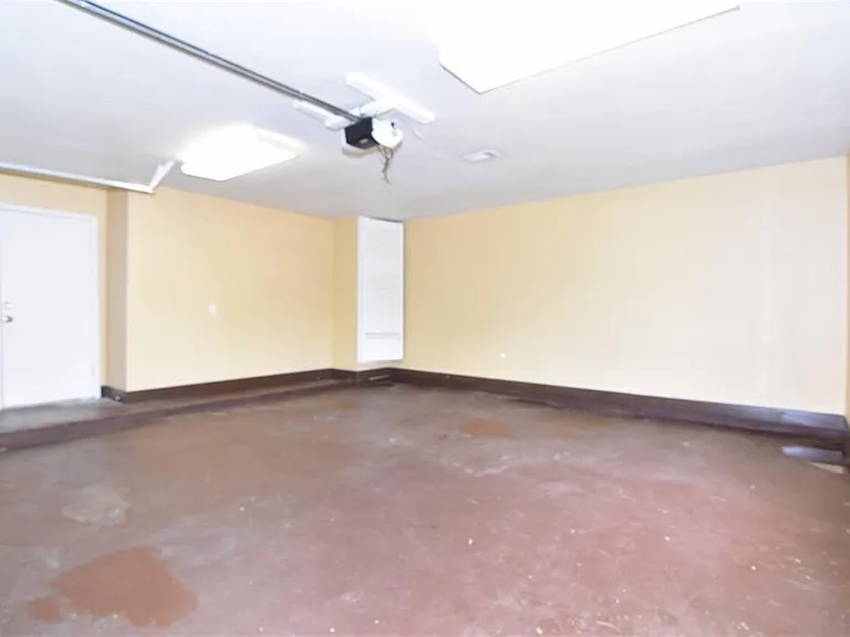8507 Grove Park Dr — Photo 26