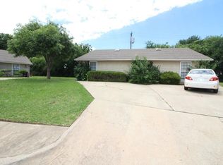 1209 Parkwood Ct, Moore, OK 73160