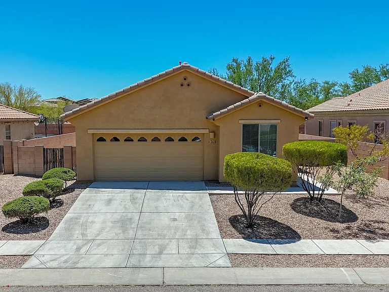 7123 W Festival Way — Photo 1