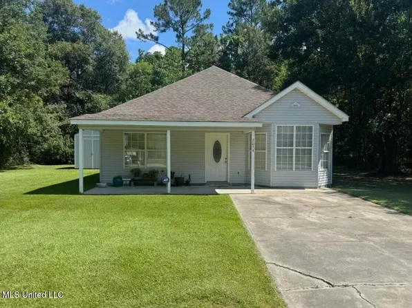 7054 W Perry St, Bay Saint Louis, MS 39520