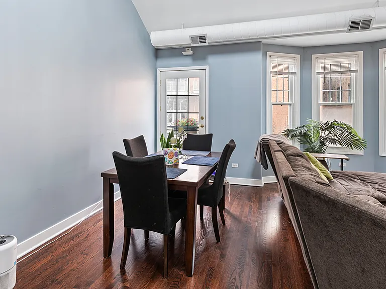 811 W Superior St #4 — Photo 4