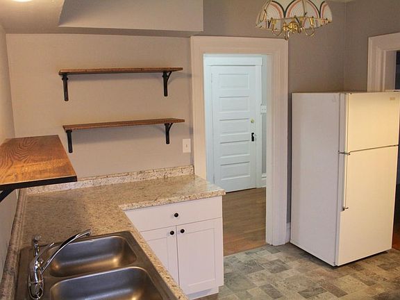 3rd image of 2530 W Gardner Ave #B