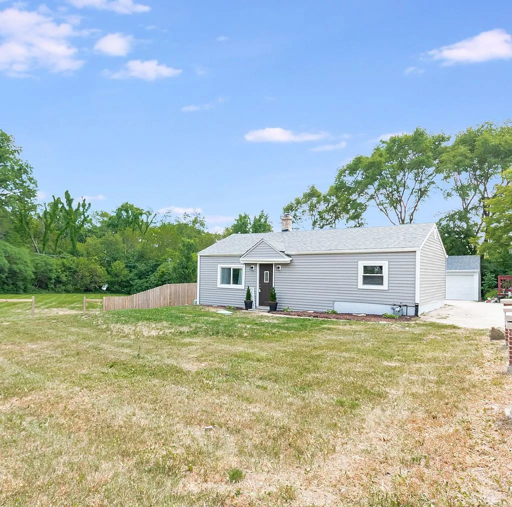 28W427 Donald Ave photo 1