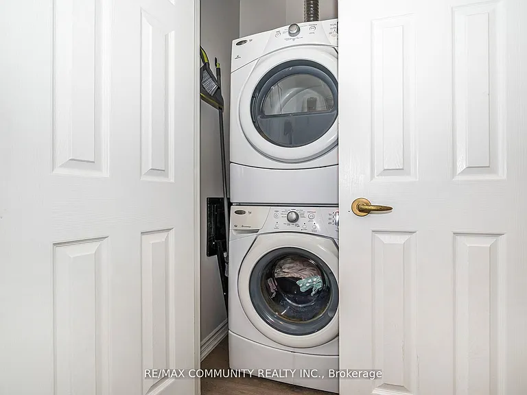 980 Yonge St #513 — Photo 21