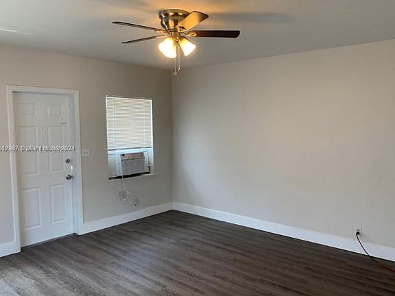 2nd image of 2342 N Federal Hwy #9