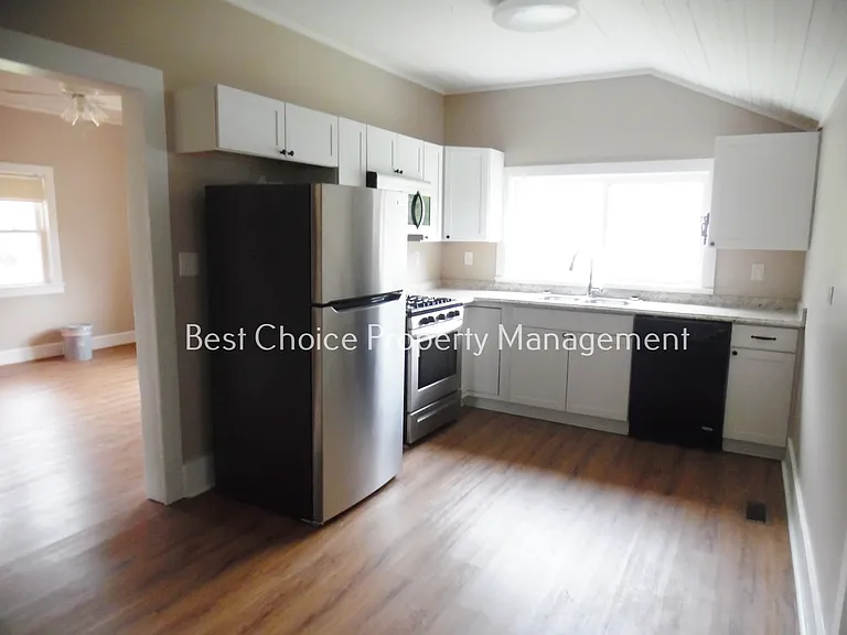 115 E Beattie St — Photo 3