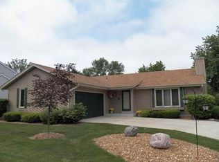 7431 S 77th St, Franklin, WI 53132