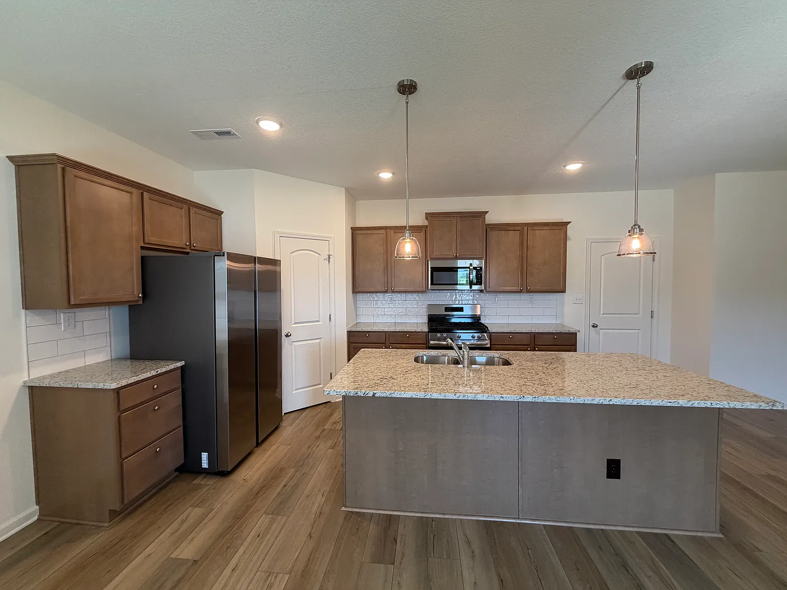 4 bed, 2063 sqft, $2,595 — Photo 3