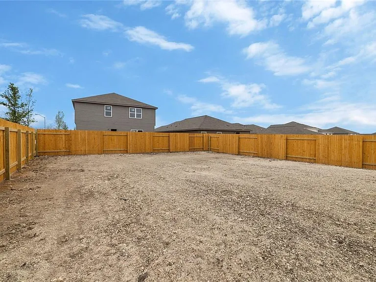 101 Fairfax Ln — Photo 24