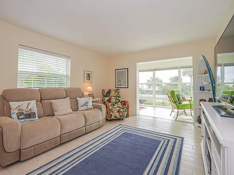 1441 Ocean Dr — Photo 7