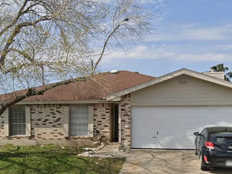 2245 Brighton Dr — Photo 1