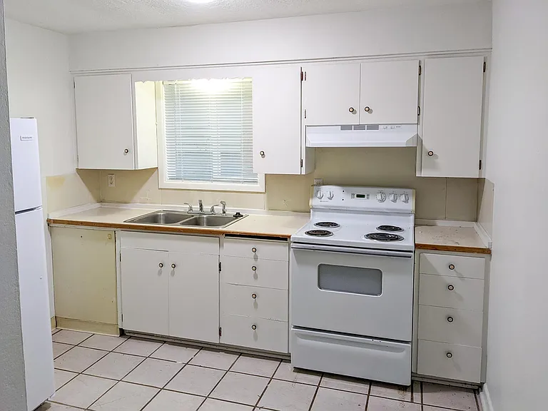 1136 Fairmount Ave S #1 — Photo 4