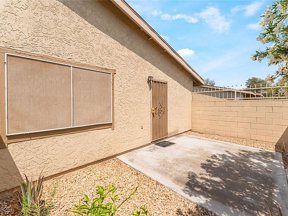 5th image of 2261 Tall Pine Dr